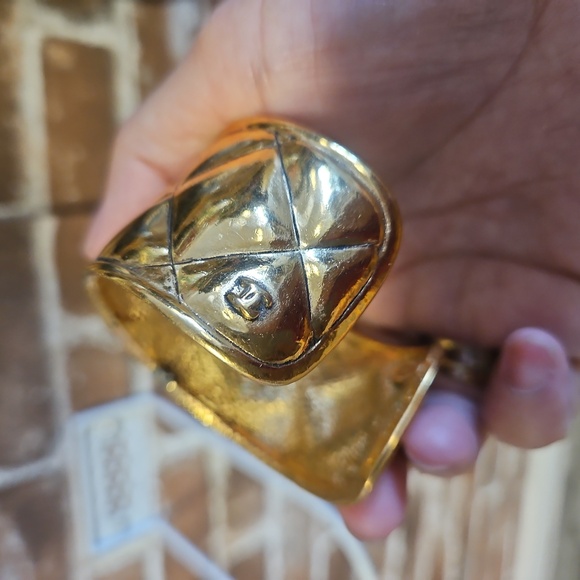 Chanel Gold Cuff Bracelet Matelasse circa 1970 - Picture 7 of 8